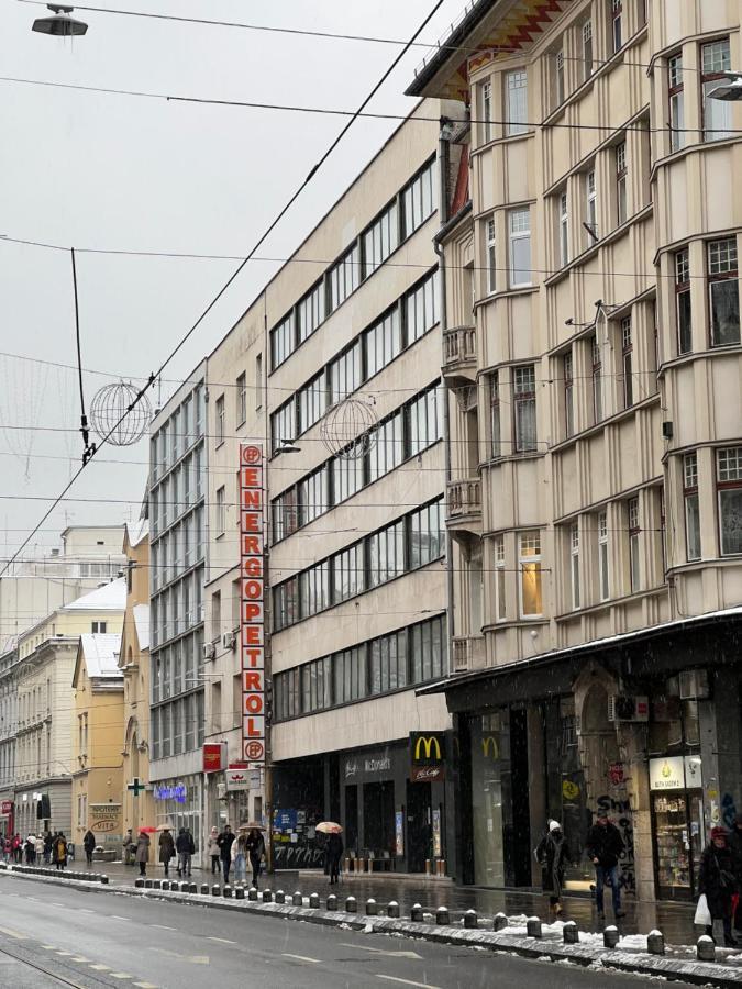 Modern And Bright Apartments - Main Street Szarajevó Kültér fotó